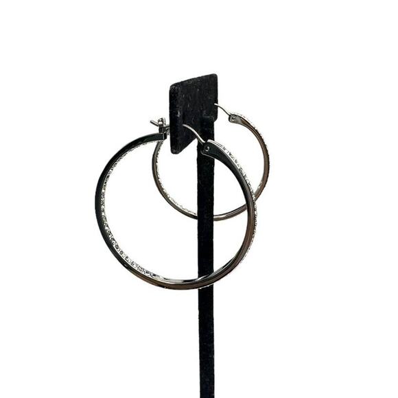 Swarovski Sommerset Medium hoop earrings White, Rhodium plated - Picture 6 of 8